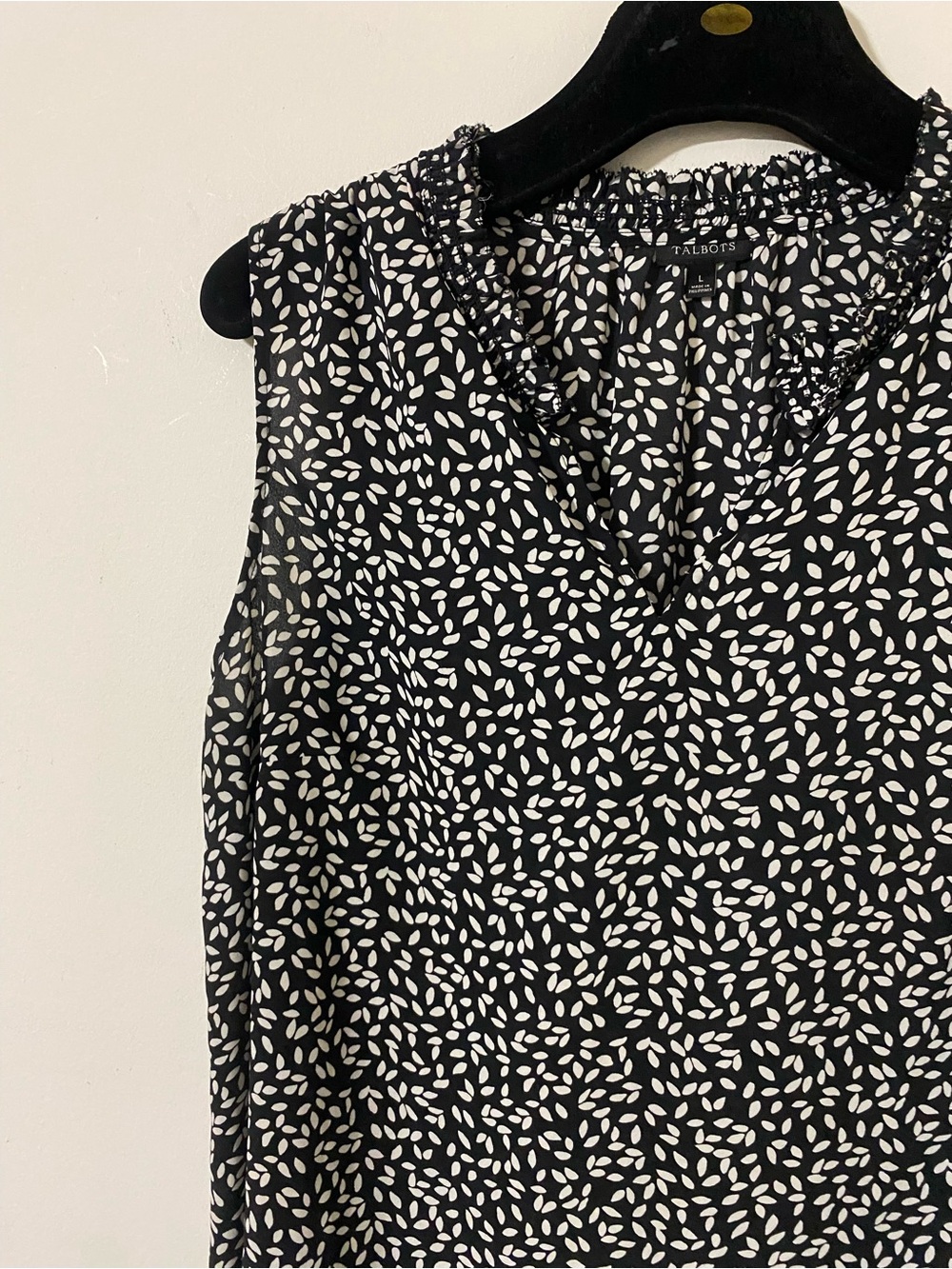 Talbots Black & White Sleeveless Split-Neck Printed Top Size Large - Picture 4 of 9